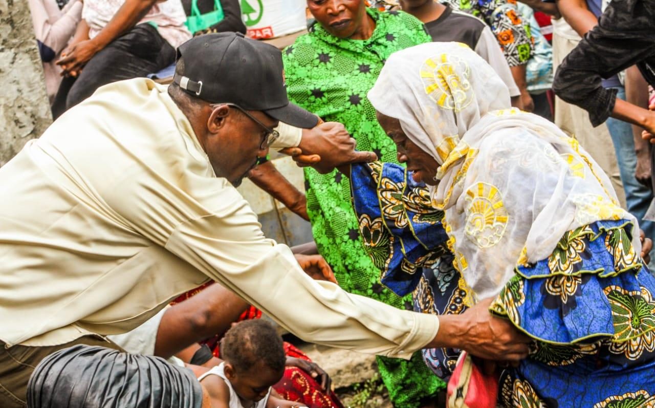Dr. Samsondeen greets an elderly woman